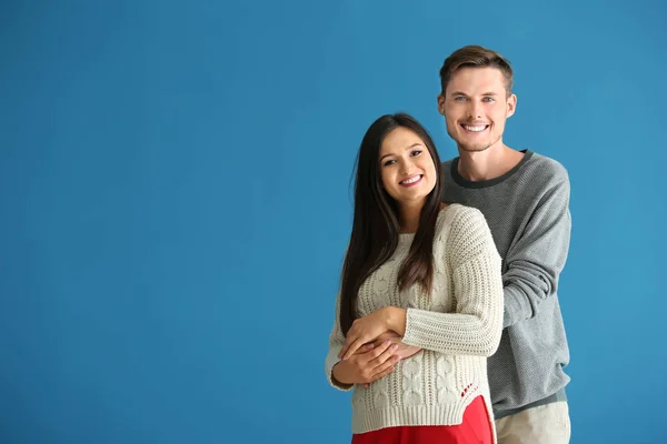 Retrato Linda Pareja Joven Sobre Fondo Color — Foto de Stock