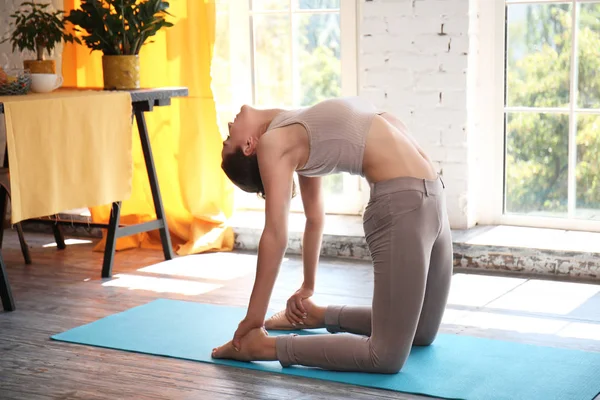 Sporty Woman Practicing Yoga Home — Stock Photo, Image