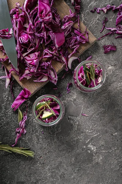 Glass Jars Cut Red Cabbage Grunge Table — Stock Photo, Image