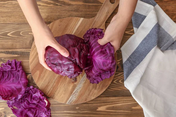 Woman Fresh Red Cabbage Wooden Table — Stock Photo, Image