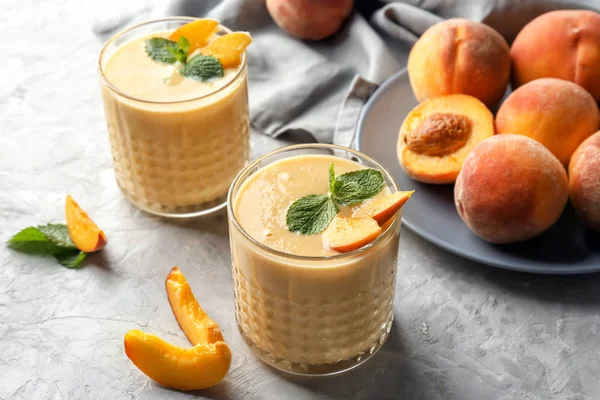 Glasses Fresh Peach Smoothie Light Table — Stock Photo, Image