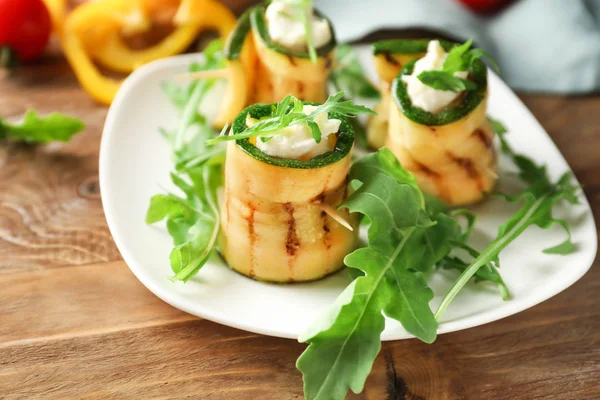 Tasty Zucchini Rolls Cheese Arugula Plate — Stock Photo, Image