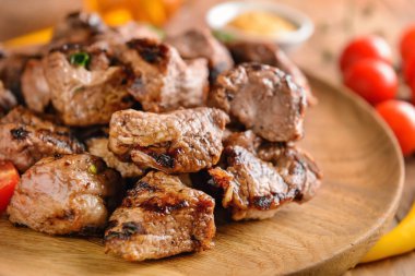 Plaka, closeup lezzetli şiş kebap