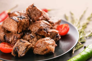 Plaka, closeup lezzetli şiş kebap