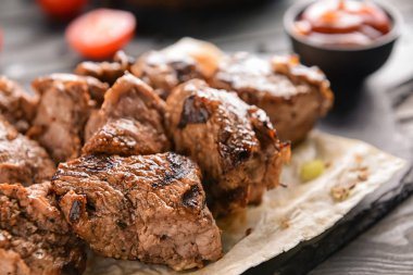 Gözleme, closeup üzerinde lezzetli şiş kebap