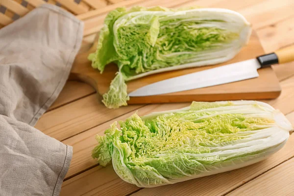 Fresh Cut Cabbage Wooden Table — Stock Photo, Image