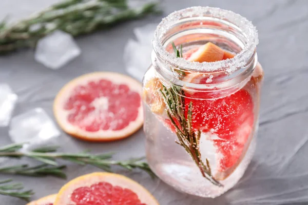 Čerstvé Grapefruity Koktejl Rosemary Mason Jar Šedý Stůl — Stock fotografie