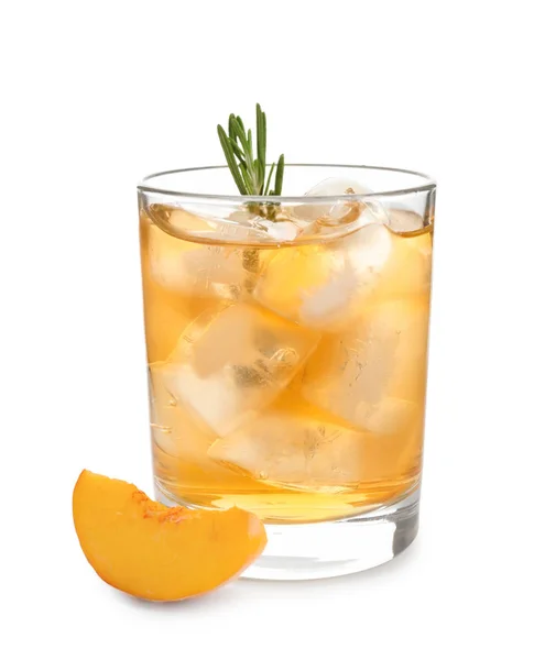 白色背景玻璃上的桃鸡尾酒 — 图库照片