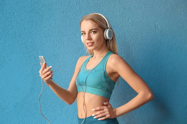 Sporty Woman Listening Music Color Wall — Stock Photo, Image