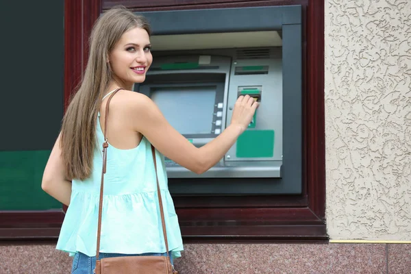 Woman Inserting Credit Card Cash Machine Outdoors — Stock Photo, Image