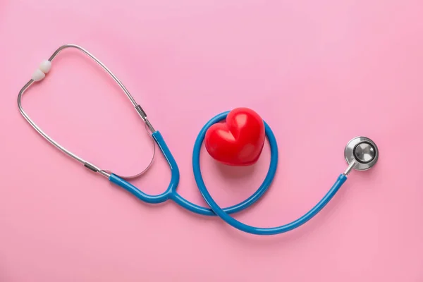 Estetoscópio Médico Coração Vermelho Fundo Cor Conceito Cardiologia — Fotografia de Stock