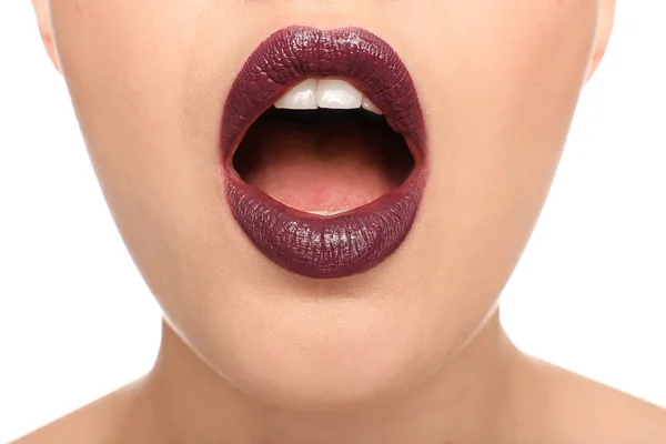 Mooie Jonge Vrouw Met Donkere Lippenstift Witte Achtergrond Close — Stockfoto