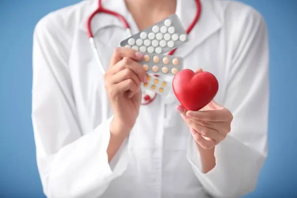 Cardiologist Red Heart Pills Color Background — Stock Photo, Image