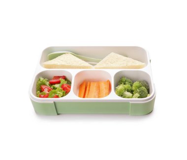 Öğle Yemeği kutusu beyaz zemin üzerine oturmak için gıda