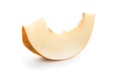 Beyaz arka planda tatlı olgun kavun dilimi