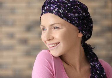 Sonra kemoterapi evde mutlu kadın