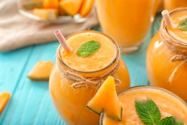 Kavanoz lezzetli kavun yüzlü üzerinde renk tablosu ile