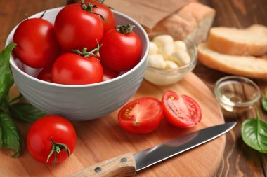 Gemide lezzetli domates ile kase