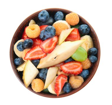 Beyaz arka plan üzerinde kase lezzetli meyve salatası