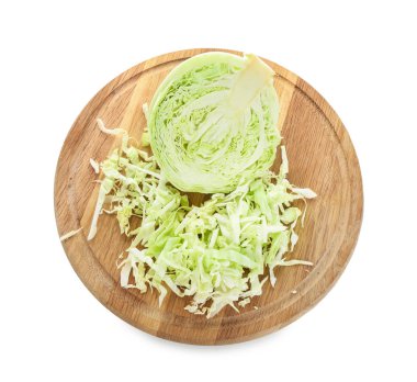 Beyaz zemin üzerine kesilmiş lahana ile ahşap tahta