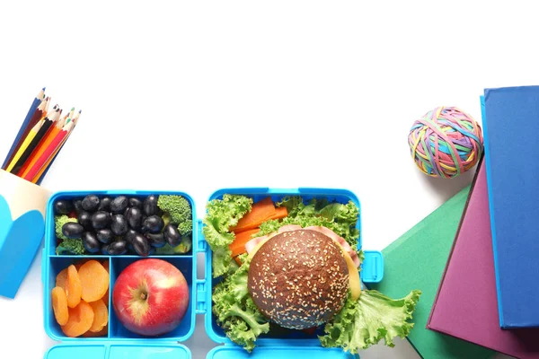 Essen Für Schulkinder Lunchboxen Und Schreibwaren Auf Weißem Hintergrund — Stockfoto