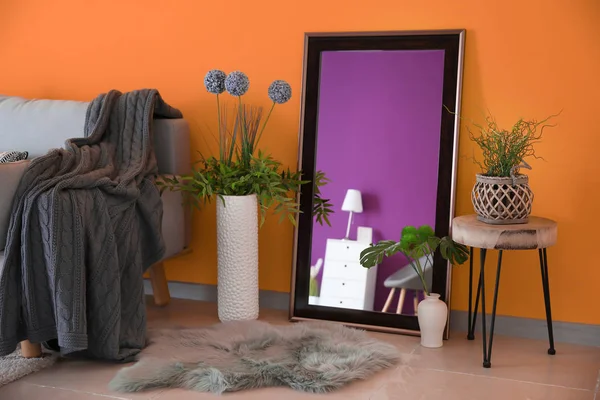 Interior Dari Ruangan Modern Dengan Cermin Besar — Stok Foto