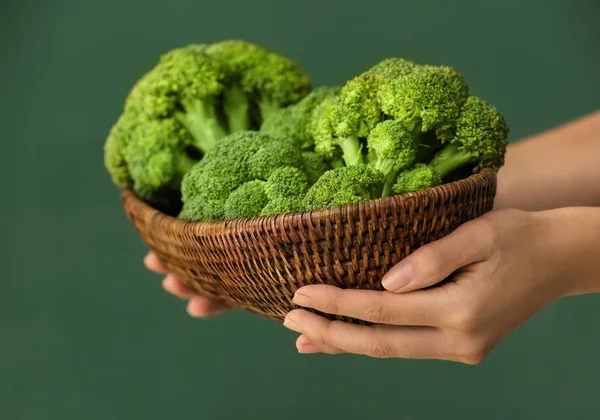 Woman Holding Basket Fresh Green Broccoli Color Background Closeup — Stock Photo, Image