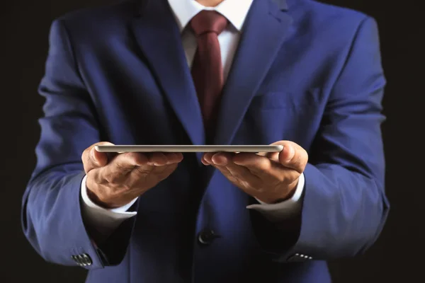 Businessman Tablet Dark Background Closeup — Stock Photo, Image