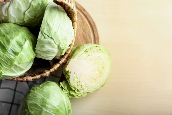 Wicker Basket Fresh Cabbages Wooden Table — Stock Photo, Image