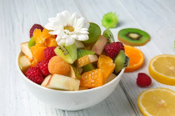Delicious Fruit Salad Bowl Light Wooden Table — Stock Photo, Image