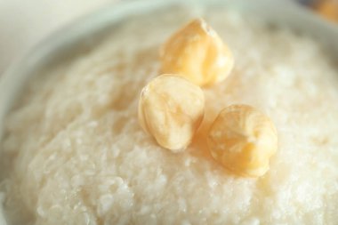 Fındık, closeup ile lezzetli sütlaç