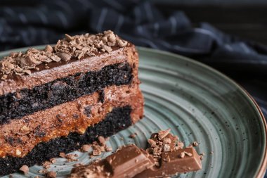 Plaka, closeup lezzetli çikolatalı kek parçası