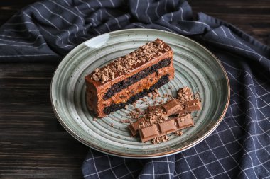 plaka üzerinde lezzetli çikolatalı kek parçası