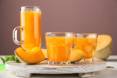 Züccaciye Mağazaları ile lezzetli kavun yüzlü masada