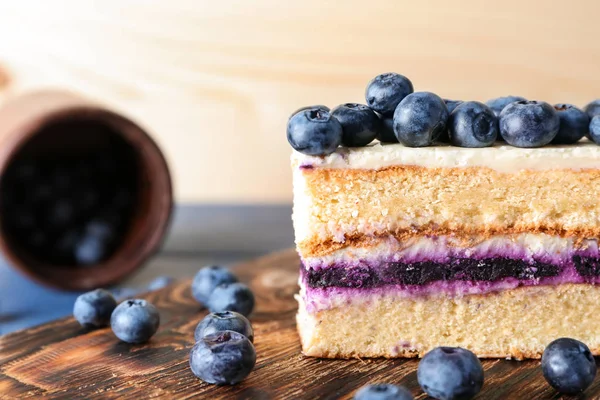 Piece Delicious Blueberry Cake Wooden Board Closeup — Stock Photo, Image