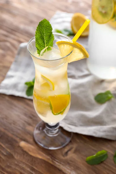 Glass Fresh Lemonade Wooden Table — Stock Photo, Image