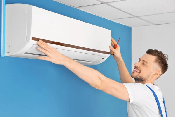 Electrician Repairing Air Conditioner Indoors — Stock Photo, Image