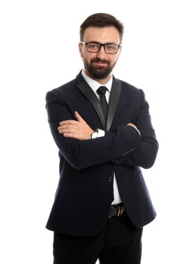 beyaz zemin üzerine yakışıklı işadamı