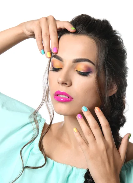 Hermosa Mujer Joven Con Manicura Colorida Sobre Fondo Blanco — Foto de Stock