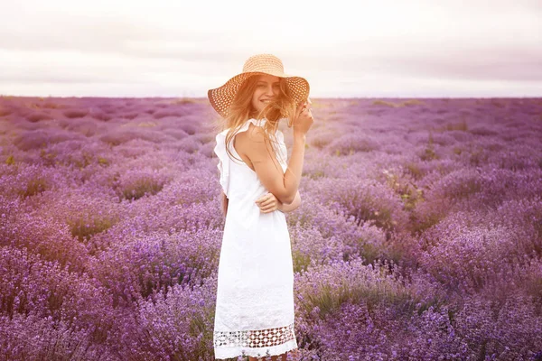 Beautiful Young Woman Lavender Field Summer Day — Stock Photo, Image