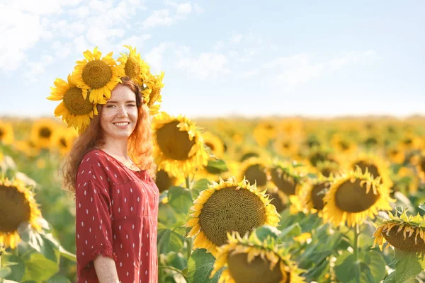 Beautiful Redhead Woman Sunflower Field Sunny Day — Stock Photo, Image