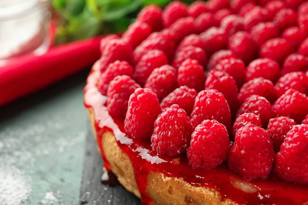 Deliziosa Torta Formaggio Lampone Sul Tavolo Primo Piano — Foto Stock