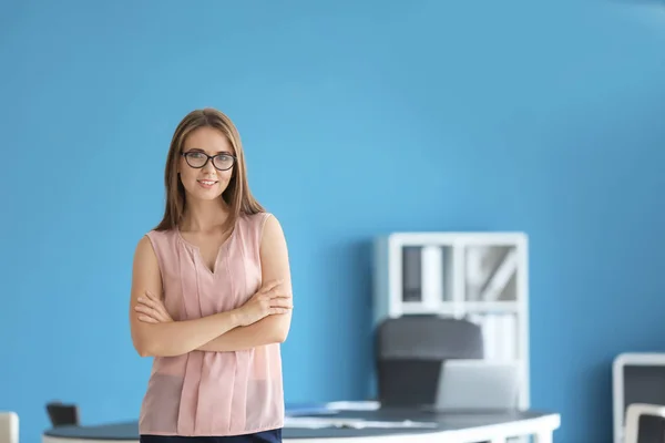 Porträt Einer Jungen Geschäftsfrau Amt — Stockfoto