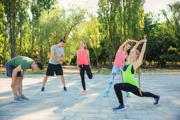 Group Sporty People Training Outdoors — Stock Photo, Image