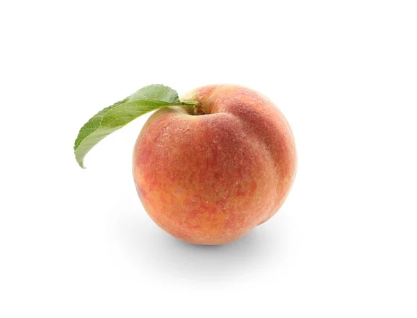 白色背景的新鲜桃 — 图库照片