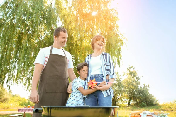 Family Cooking Tasty Food Barbecue Grill Outdoors — Stock Photo, Image