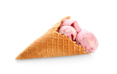 Gözleme koni ile lezzetli çilekli dondurma beyaz arka plan üzerinde