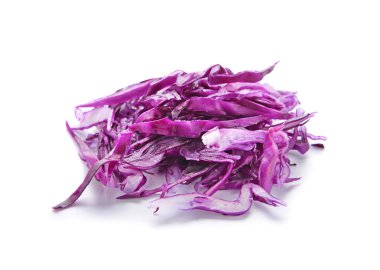 Beyaz zemin üzerine kırmızı lahana kesmek