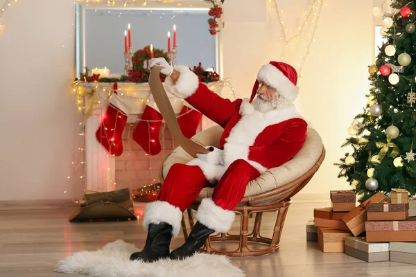 Lista Deseos Lectura Papá Noel Habitación Decorada Para Navidad — Foto de Stock