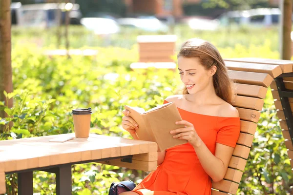 Beautiful Young Woman Reading Book Outdoors — Stock Photo, Image
